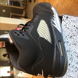 Jordan 5 Metallic black